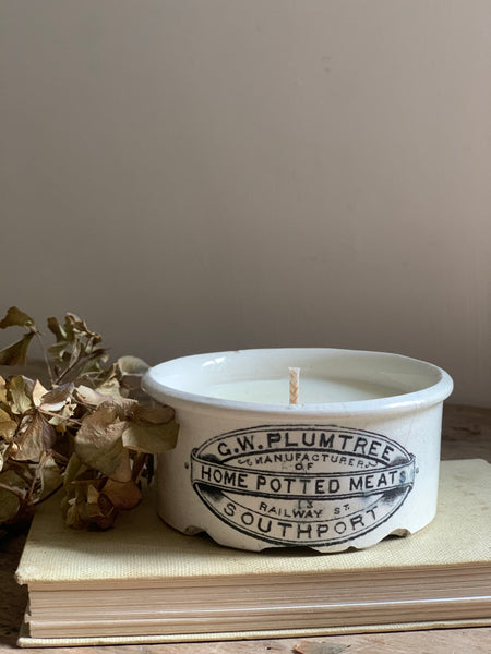 Vintage Plumtree Pot Candle in Cannabis Flower