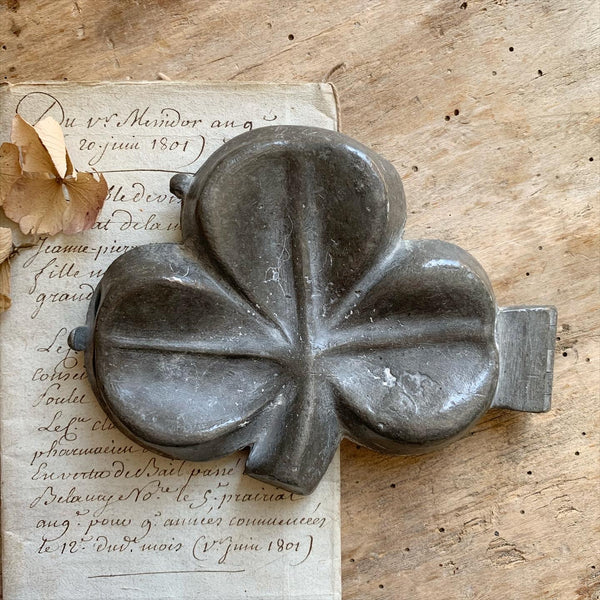 Vintage Clover Mould