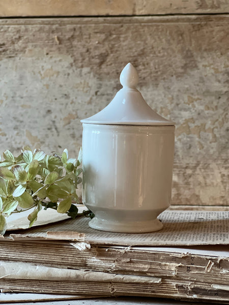 Lidded Pot Candle in Black Tea & Jasmine